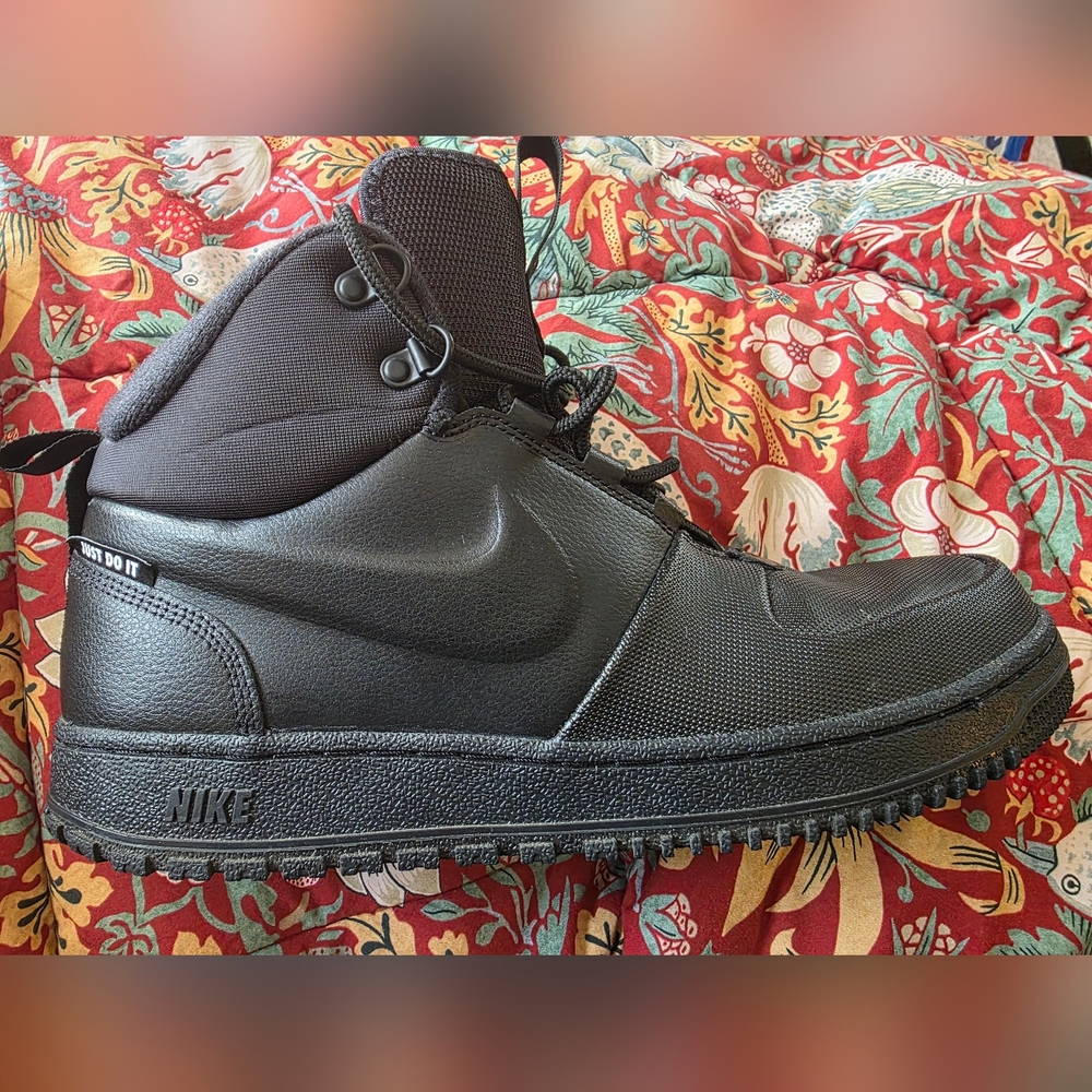 Brand New Size 11 Mens Nike Manoa All-Black High-Top Sneakers No Box - Picture 2 of 4